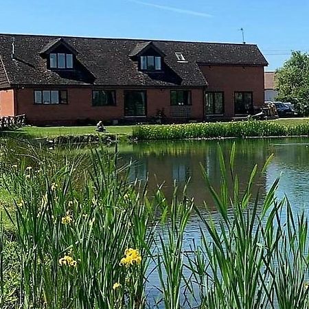 Bransford Farm Fishery & B & B Esterno foto